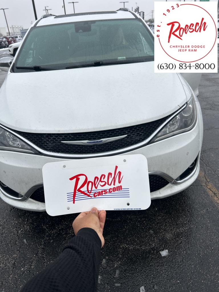 2020 Chrysler Pacifica Limited's photo