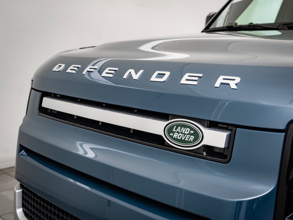 2025 Land Rover Defender 110 S photo 3