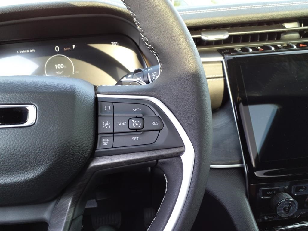 2025 Jeep Grand Cherokee Limited photo 12