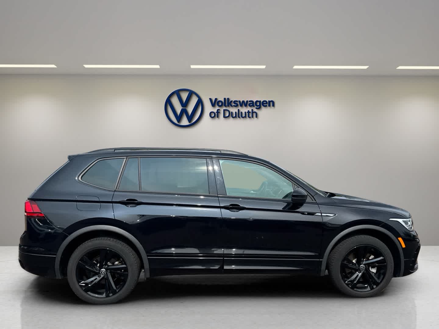 2023 Volkswagen Tiguan SE R-Line Black photo 6