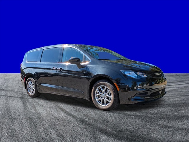 2023 Chrysler Voyager LX photo 2