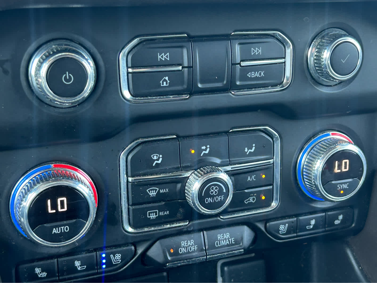 2023 Gmc Yukon SLT photo 16