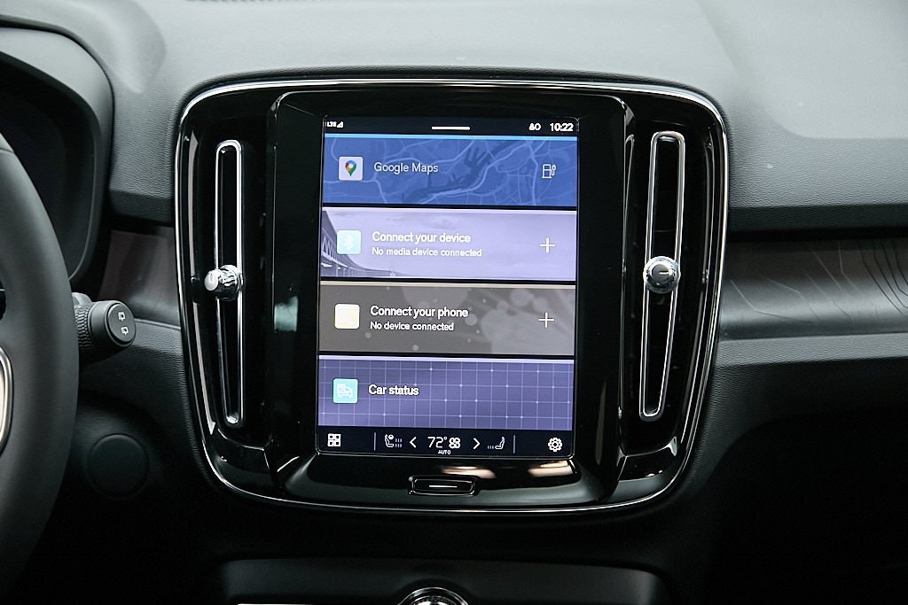 2023 VOLVO XC40 - Image 27