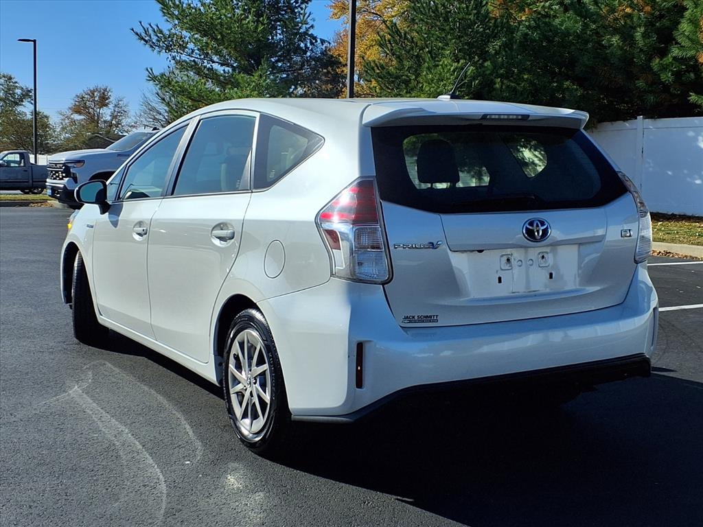2017 Toyota Prius V Three photo 2