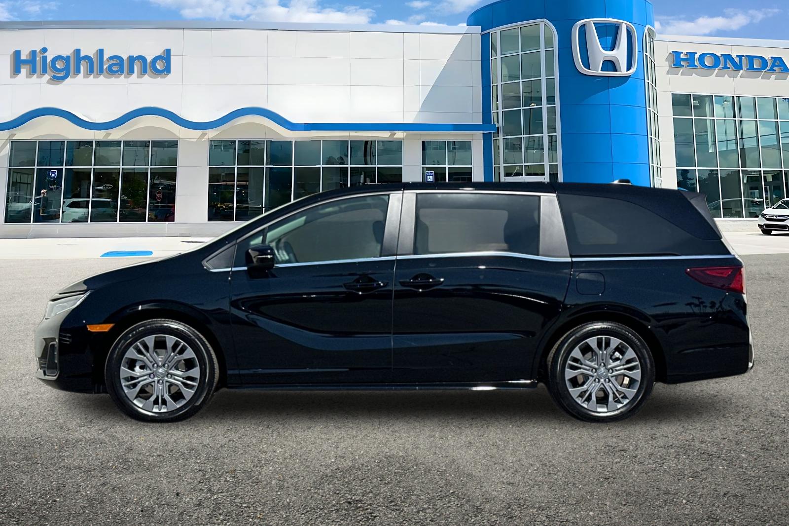 2026 Honda Odyssey Touring photo 2