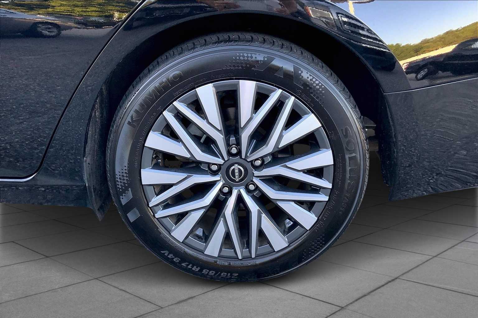 2024 Nissan Altima 2.5 SV photo 10