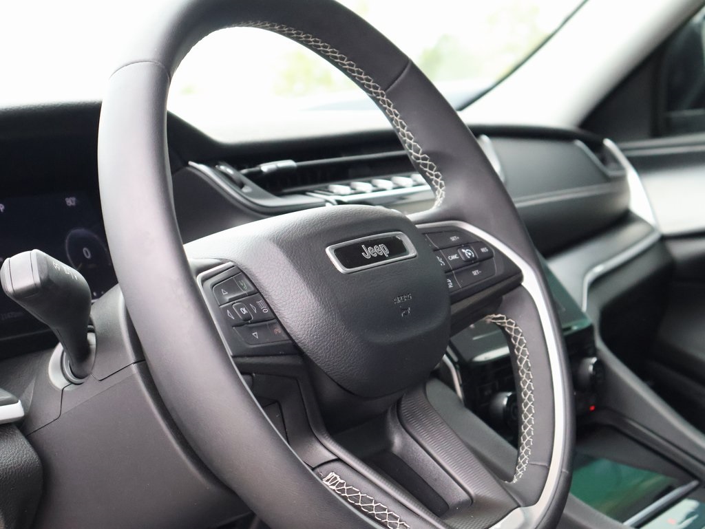 2023 Jeep Grand Cherokee Laredo X photo 24