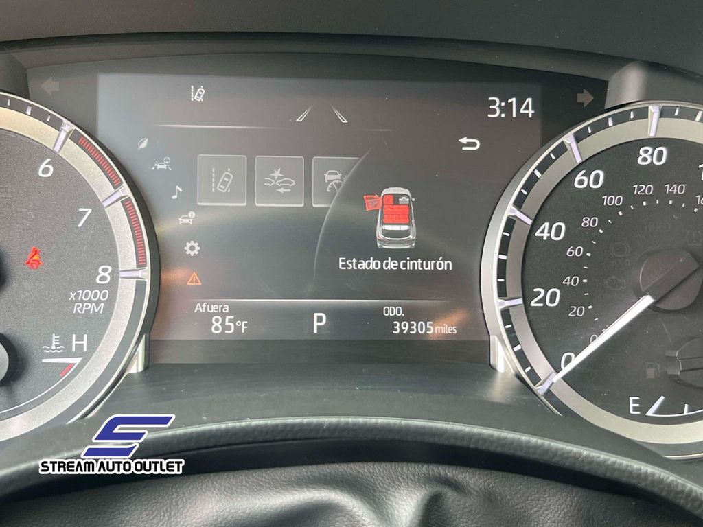 2023 Toyota Highlander LE photo 24