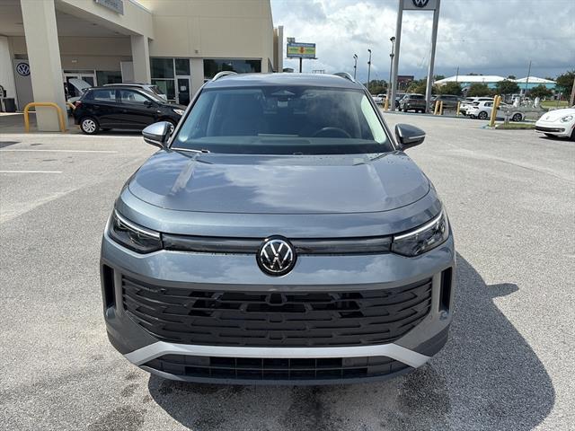 2025 Volkswagen Tiguan SE photo 2