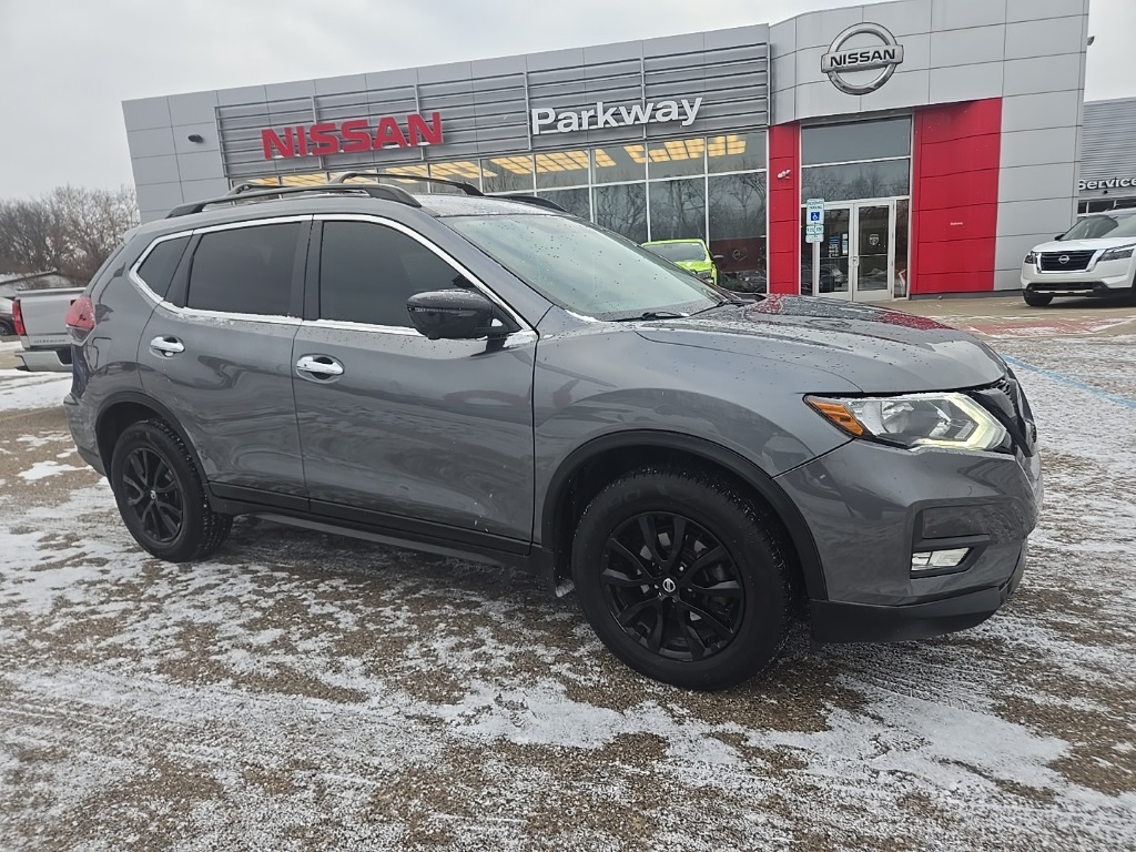 2018 Nissan Rogue SV's photo