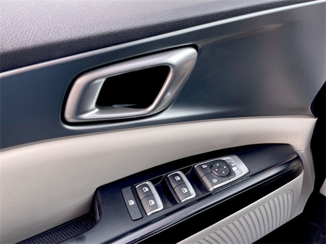 2024 Kia Carnival LX photo 4