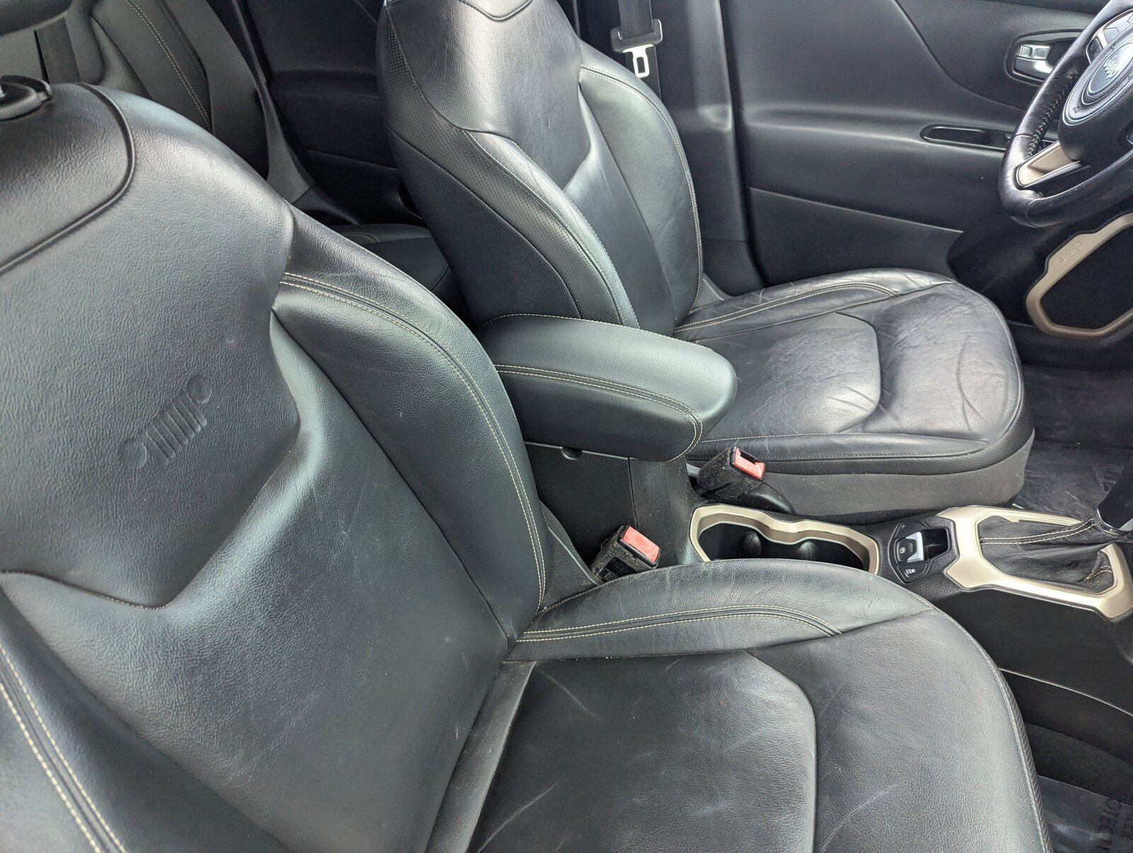 2016 Jeep Renegade Limited photo 9