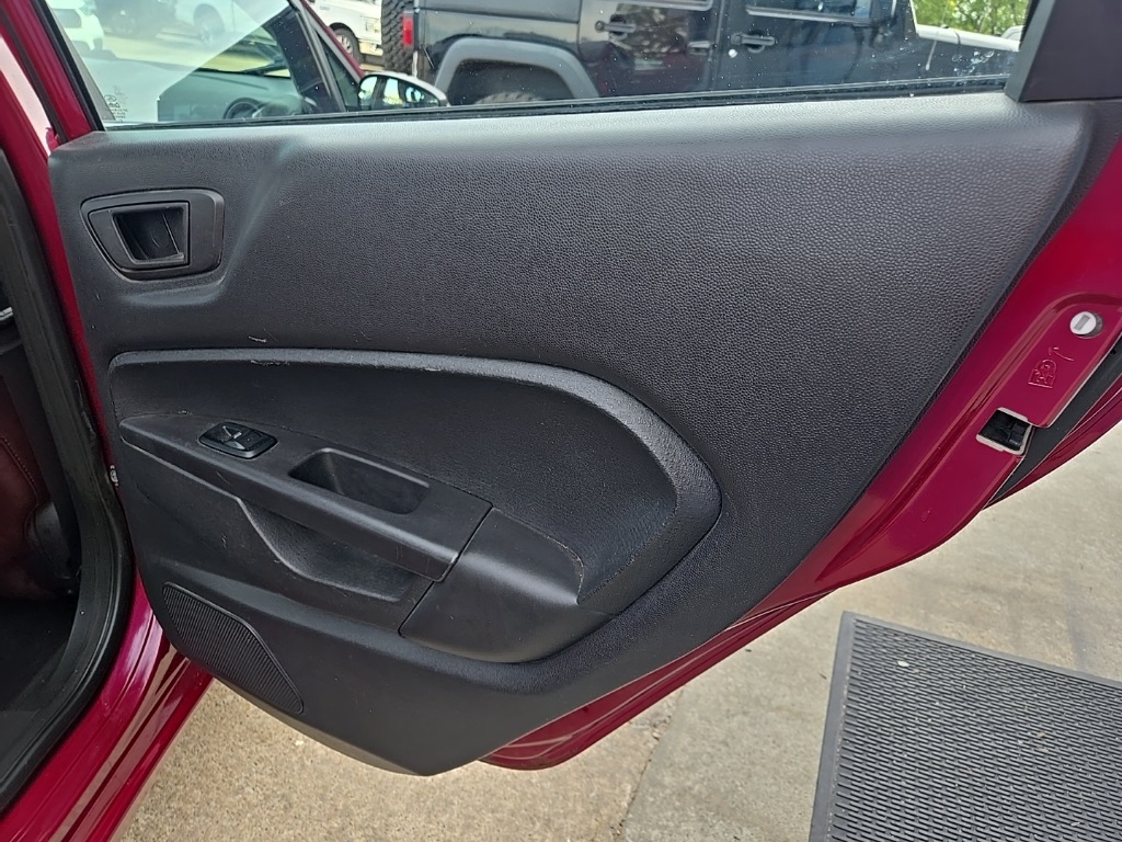 2011 Ford Fiesta SES photo 60