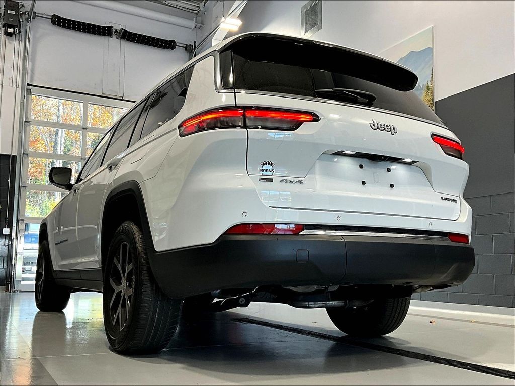 2023 Jeep Grand Cherokee Limited photo 4