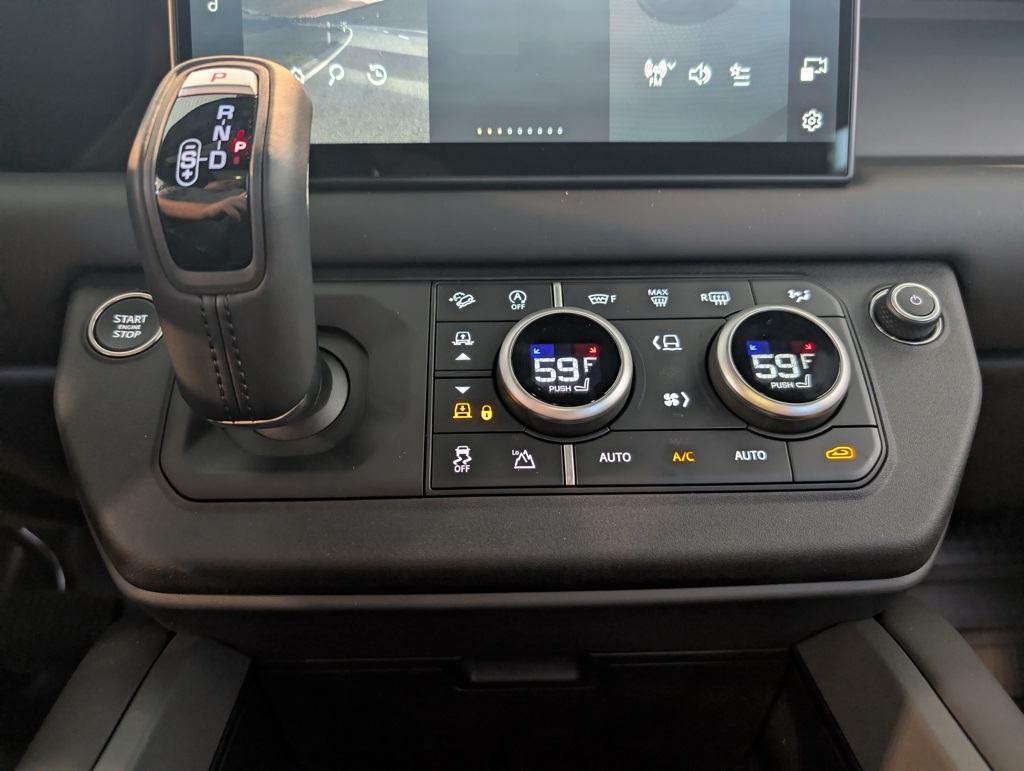 2025 Land Rover Defender 130 X-Dynamic SE photo 20