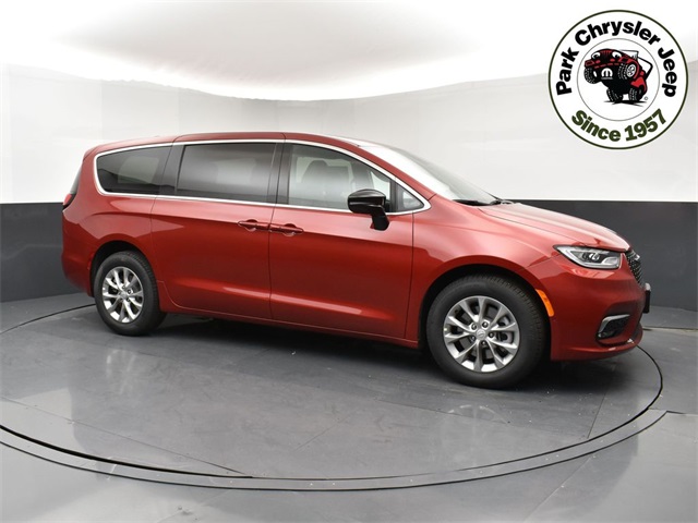 2026 Chrysler Pacifica Select's photo