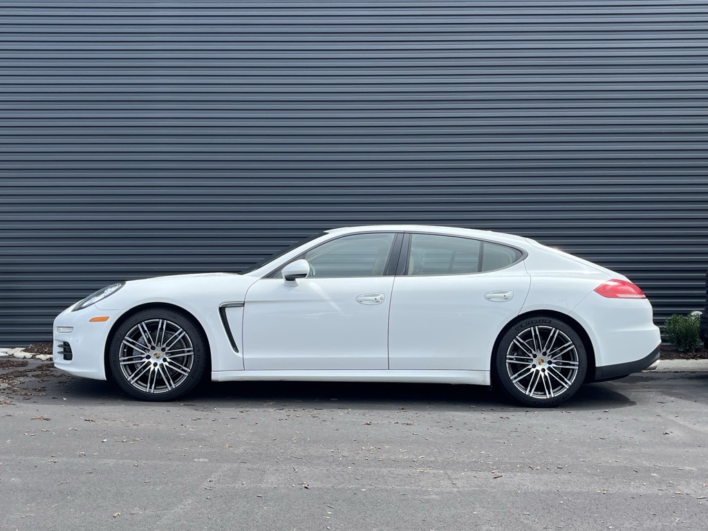 2015 Porsche Panamera Base photo 2