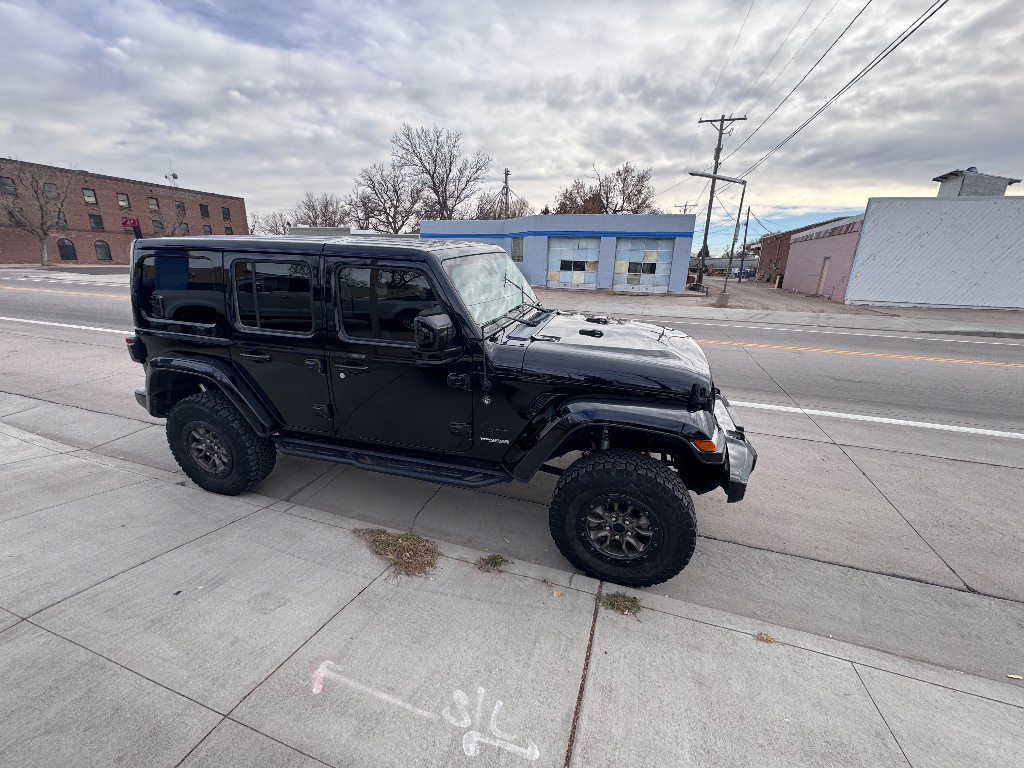 2021 Jeep Wrangler Unlimited Sahara High Altitude photo 2