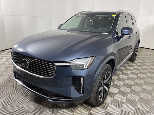 2025 Volvo XC90 B5 Core photo 4