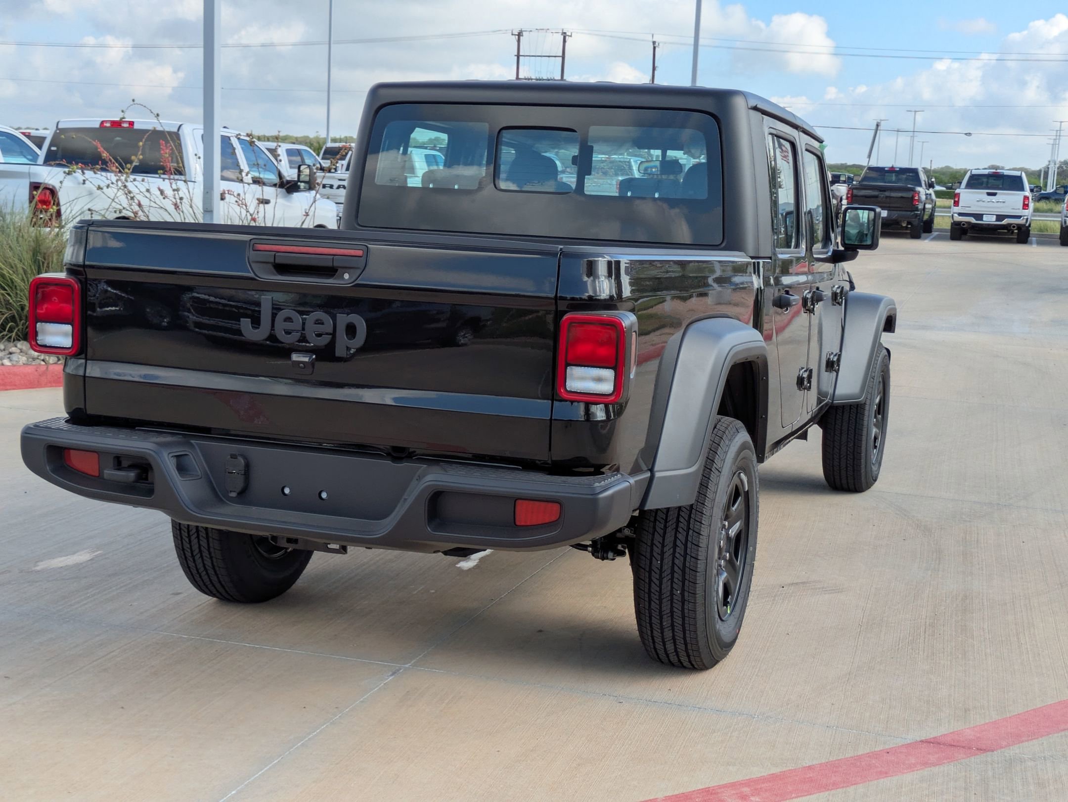 2025 Jeep Gladiator Sport photo 3