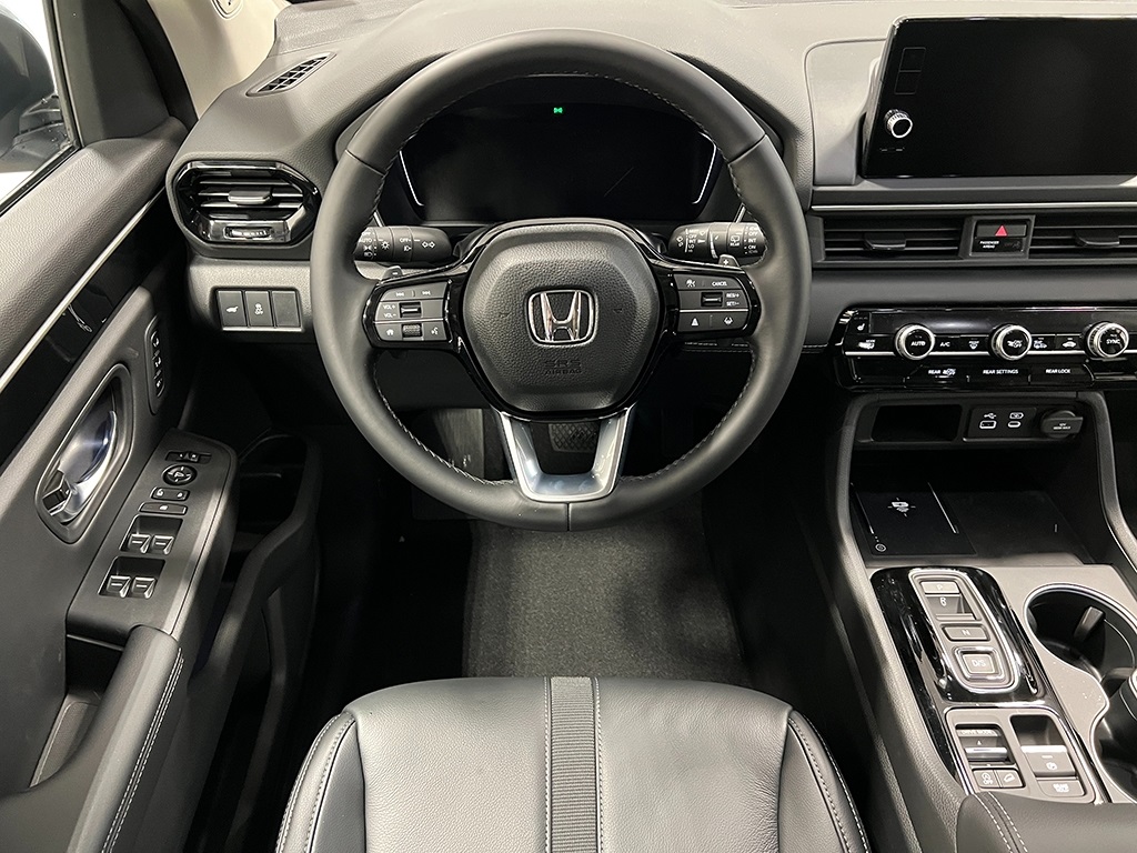 2025 Honda Pilot Touring photo 16