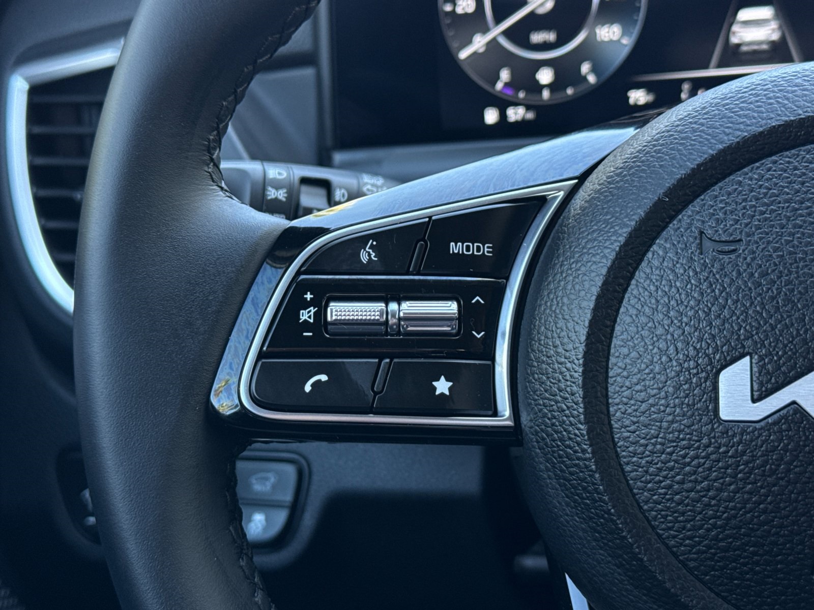 2025 Kia Seltos EX photo 19