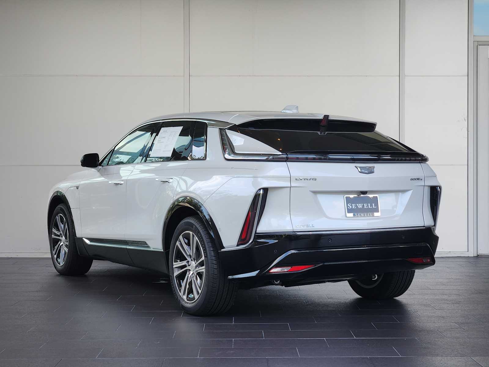 2025 Cadillac Lyriq Luxury photo 4
