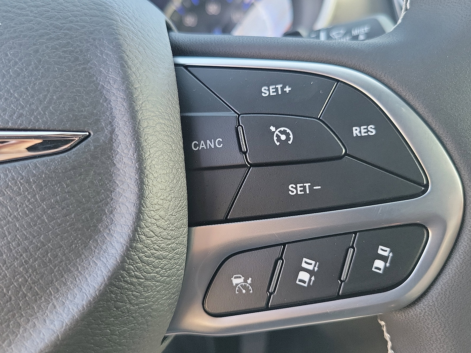 2026 Chrysler Pacifica photo 4