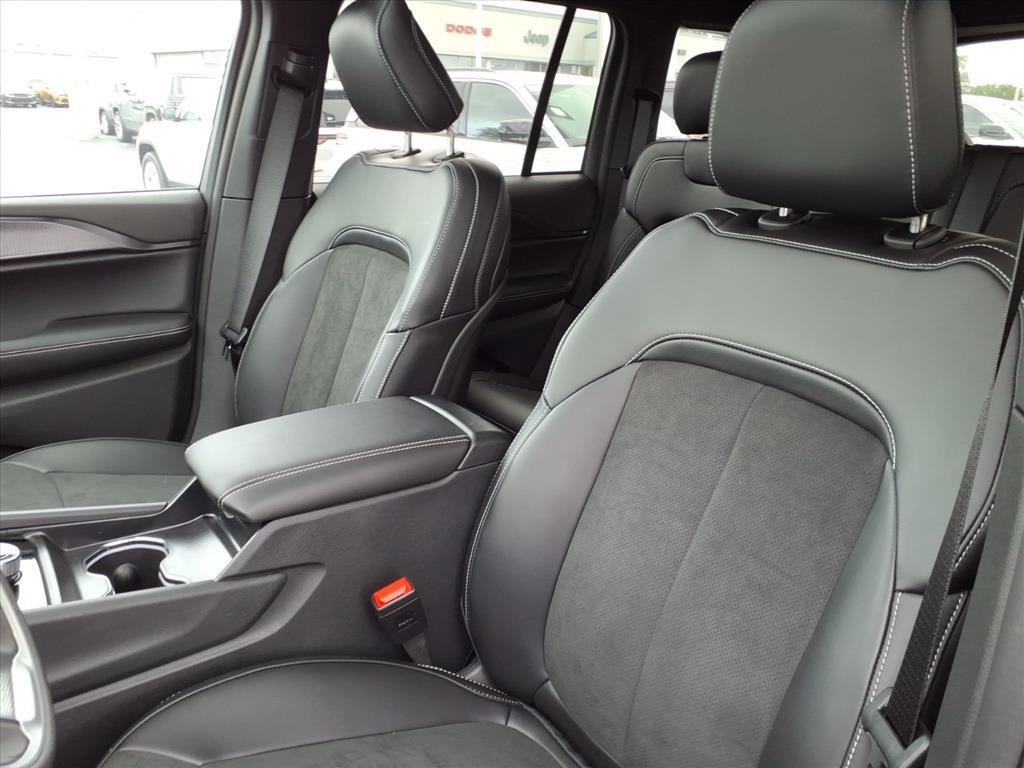 2025 Jeep Grand Cherokee Altitude X photo 8