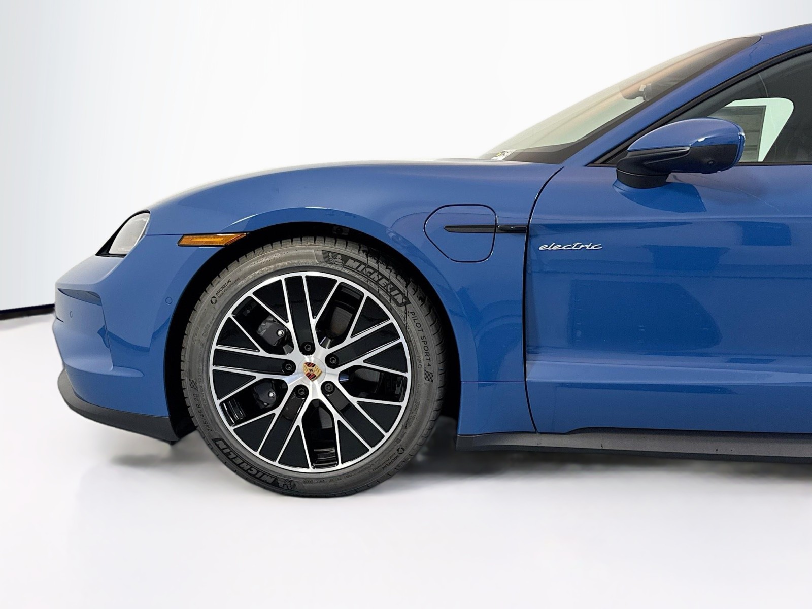 2025 Porsche Taycan 4 photo 25