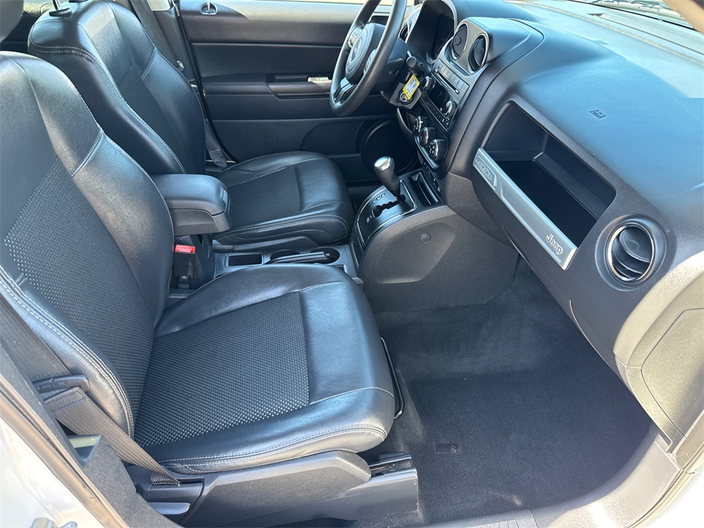 2015 Jeep Compass Altitude photo 16