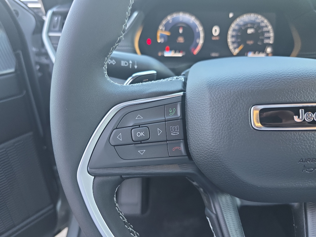 2025 Jeep Grand Cherokee Laredo photo 15