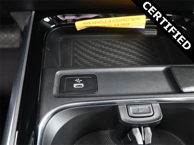 2024 Mercedes Benz GLB 250 4MATIC photo 3