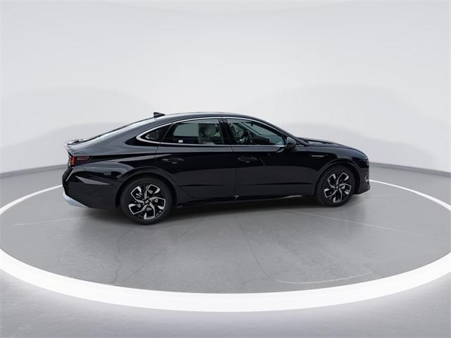 2025 Hyundai Sonata SEL photo 2