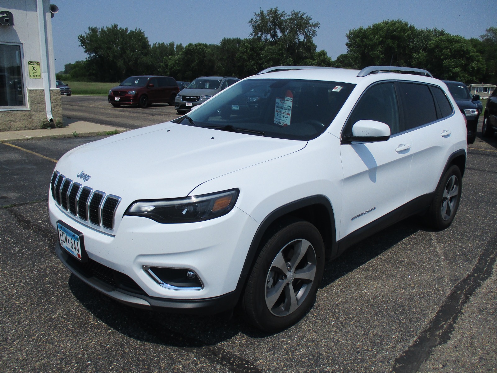 Used 2019 Jeep Cherokee Limited with VIN 1C4PJMDX0KD463570 for sale in Waseca, Minnesota