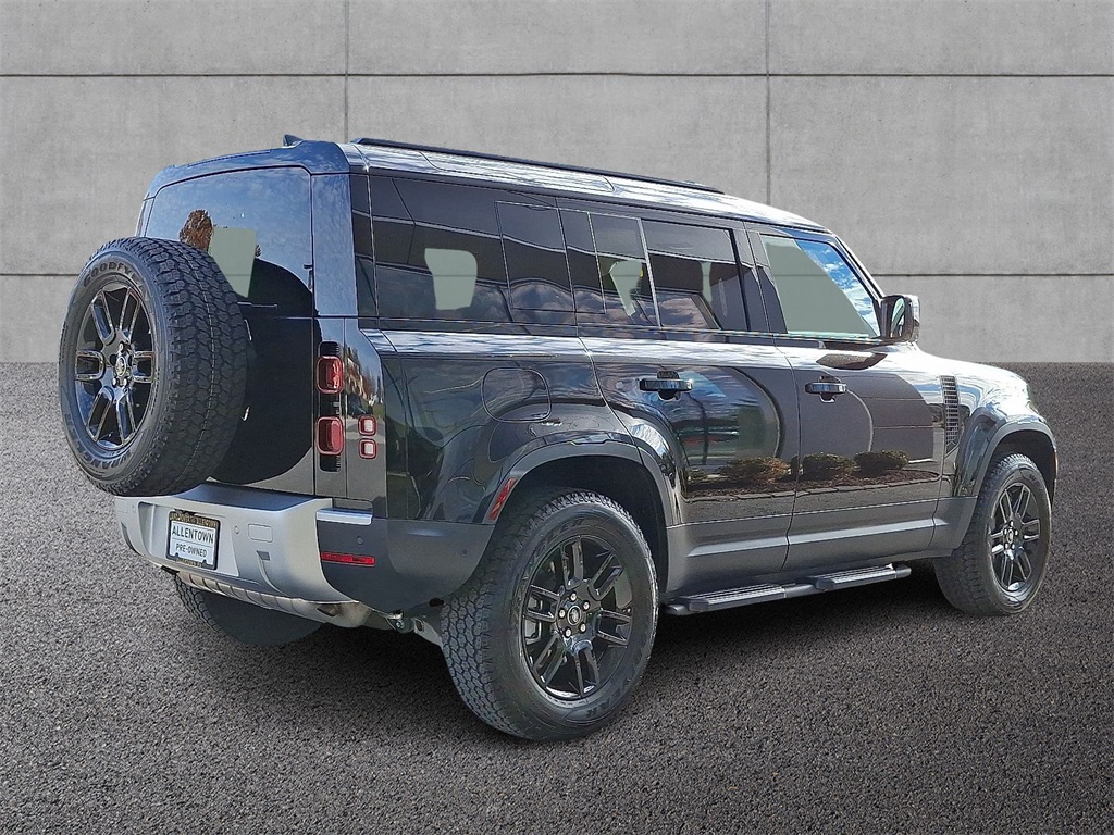 2025 Land Rover Defender 110 S photo 4