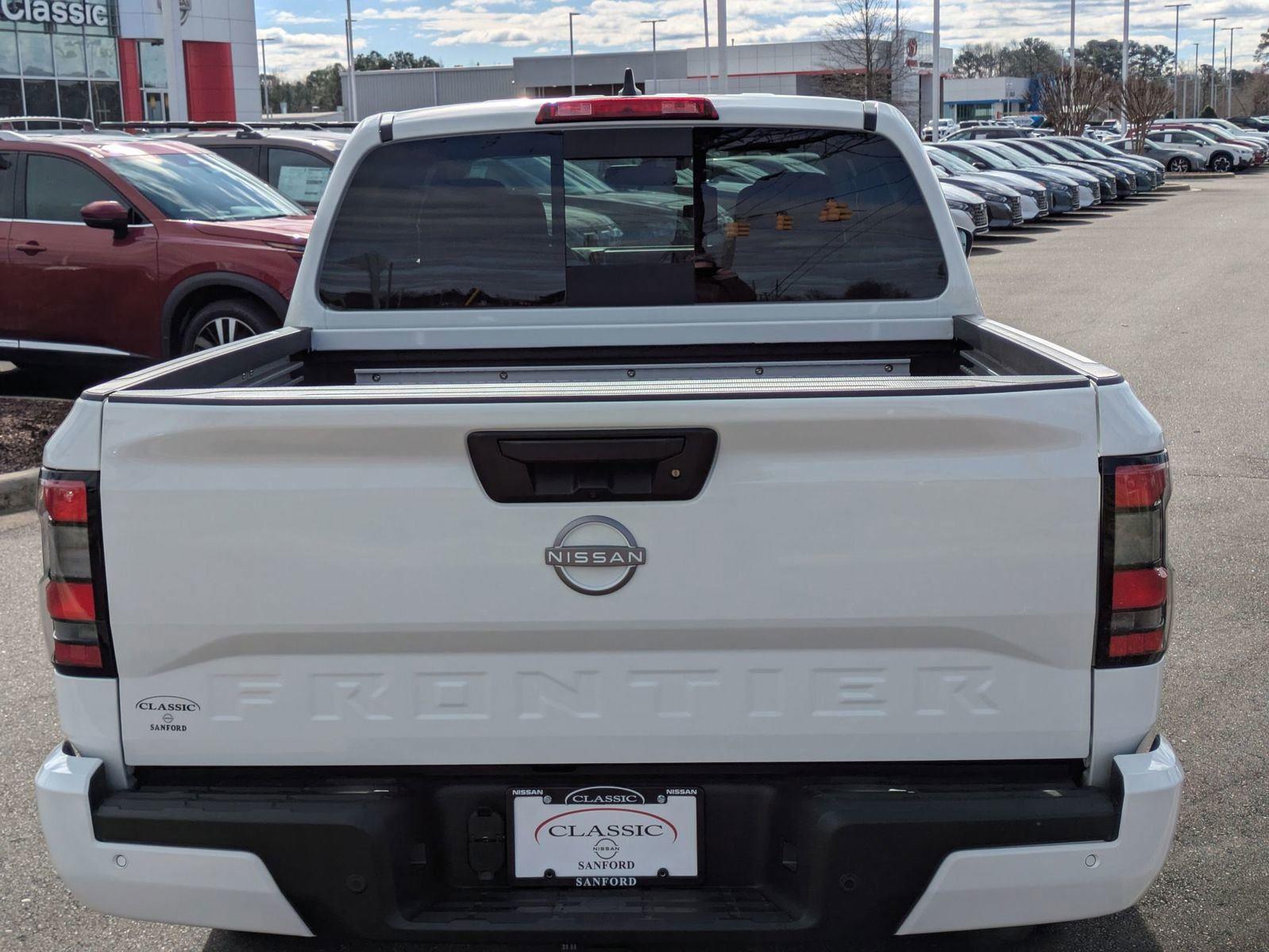 2025 Nissan Frontier SV photo 6