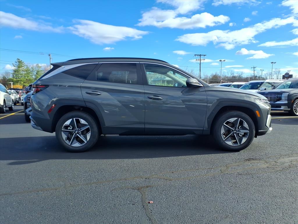 2025 Hyundai Tucson SEL photo 3