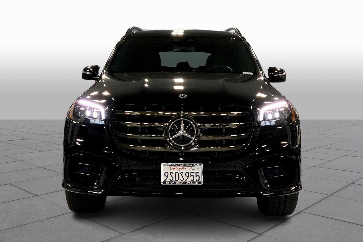 2025 Mercedes Benz GLS 450 4MATIC photo 3