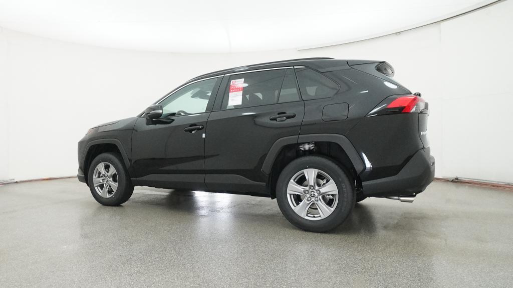 2025 Toyota RAV4 XLE photo 8