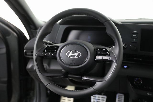 2025 Hyundai Elantra SEL Sport photo 3