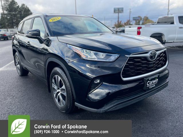 2023 Toyota Highlander XLE's photo