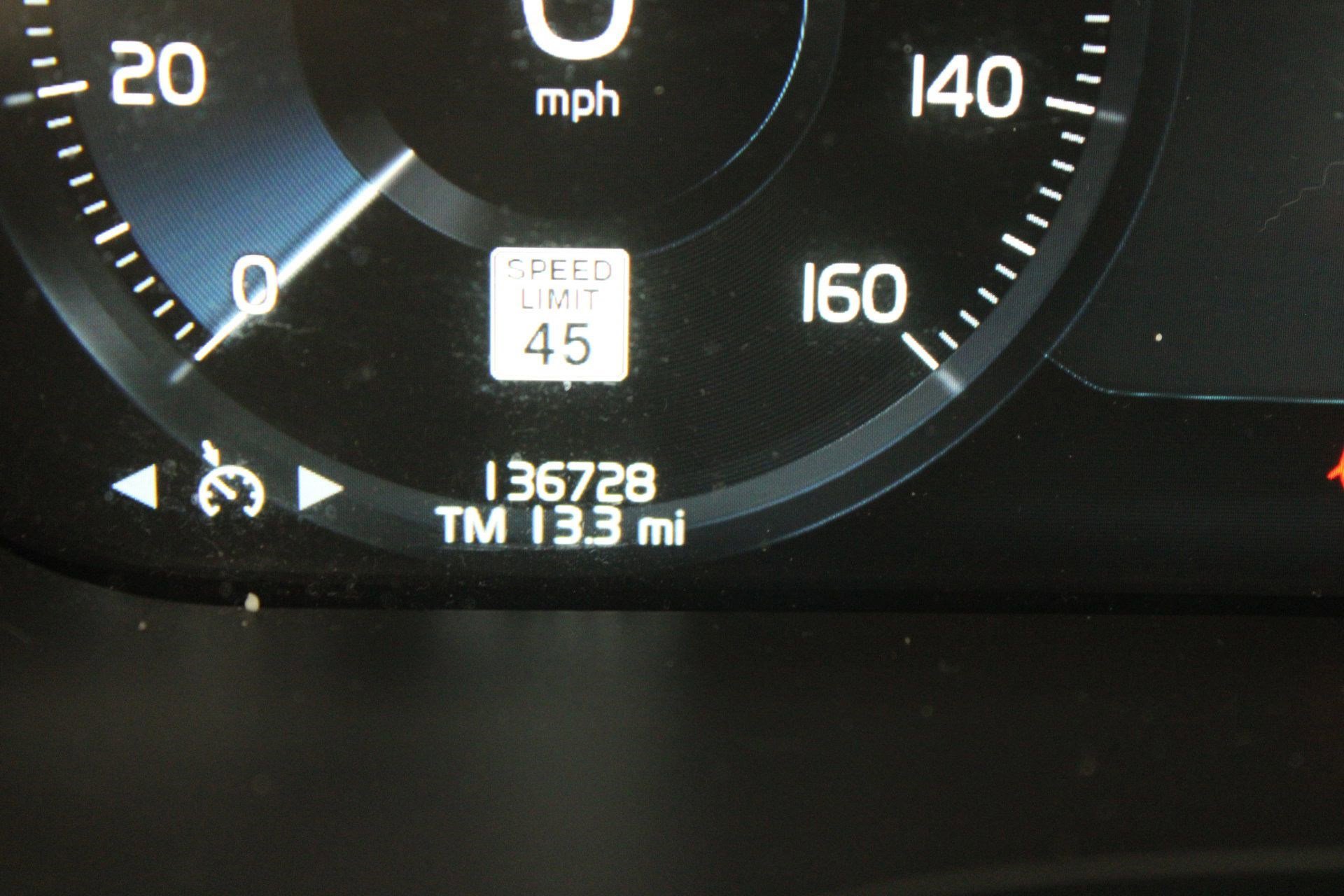 2020 Volvo XC60 T5 Momentum photo 16