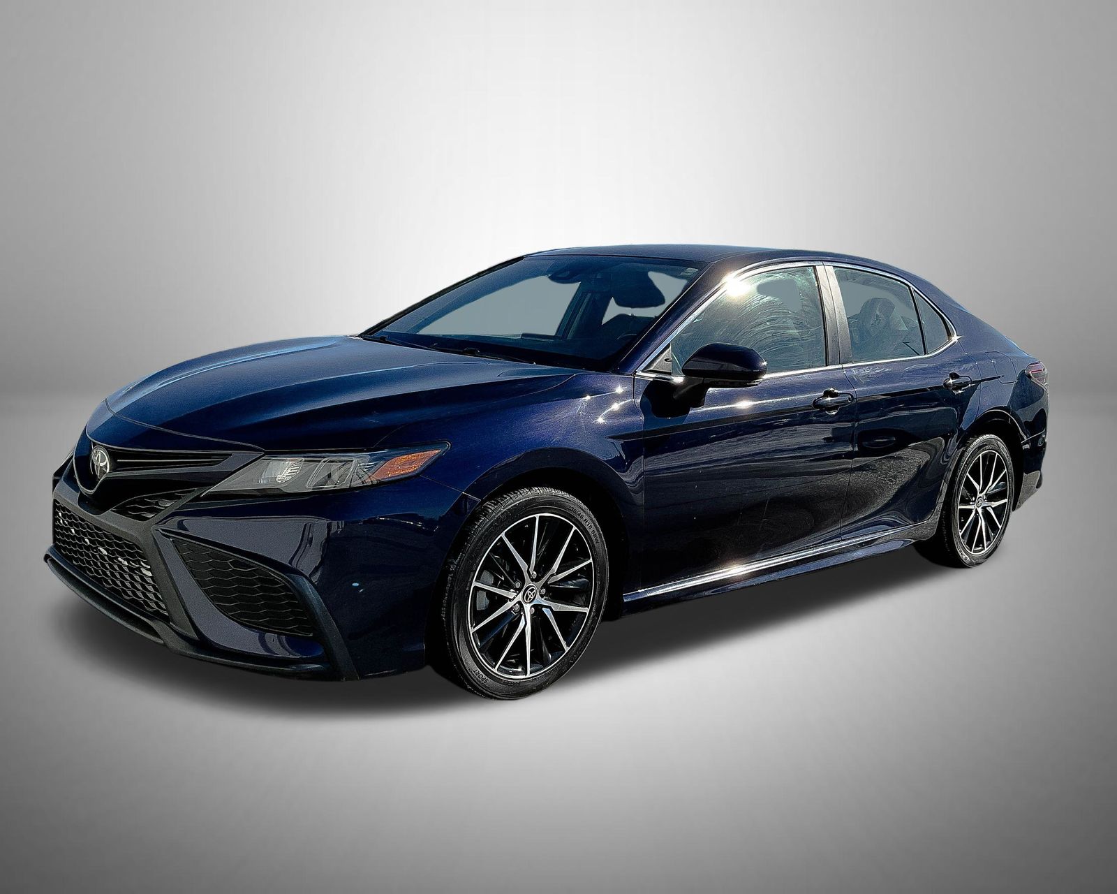 2022 Toyota Camry SE Nightshade's photo