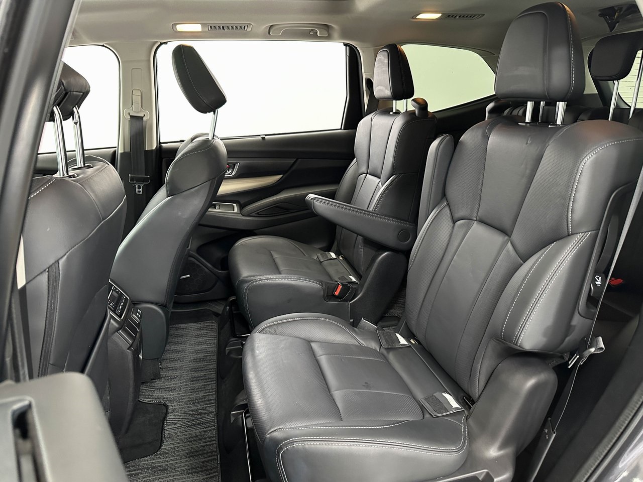 2022 Subaru Ascent Limited photo 4