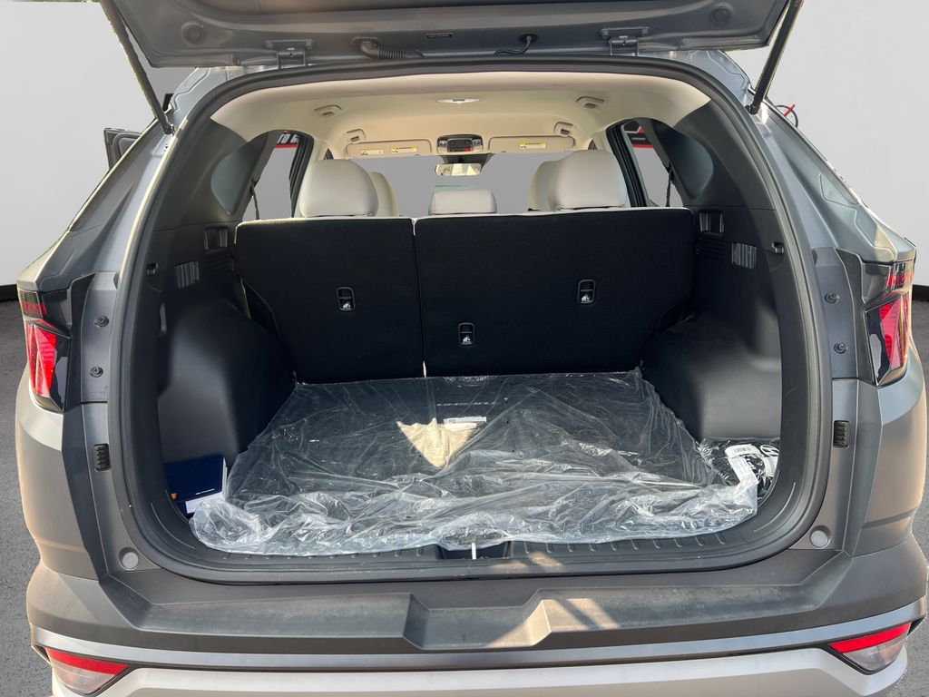 2025 Hyundai Tucson SE photo 11