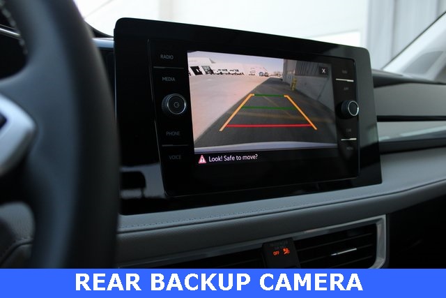 2025 Volkswagen Taos SEL photo 3
