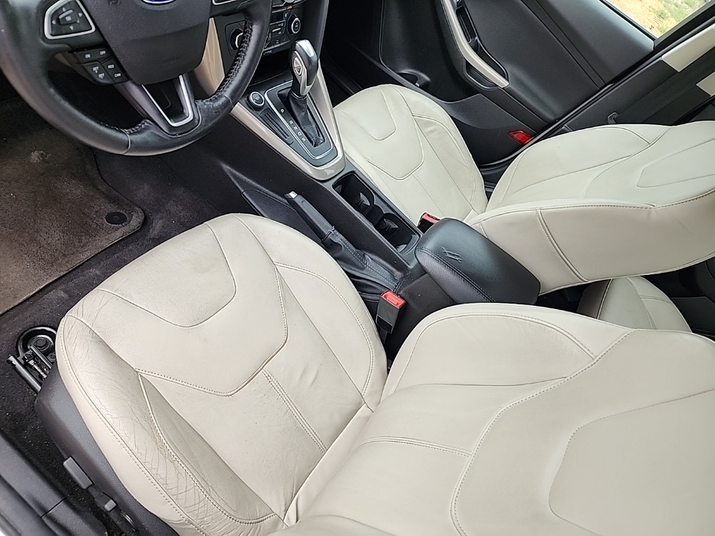 2015 Ford Focus Titanium photo 9