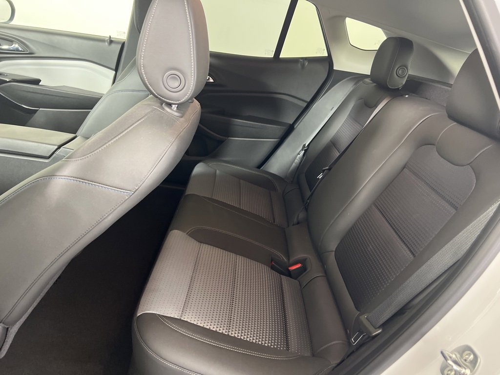 2025 Chevrolet Trax LT photo 15