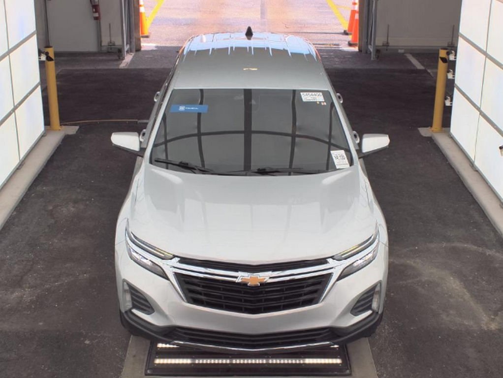 2022 Chevrolet Equinox LT photo 2